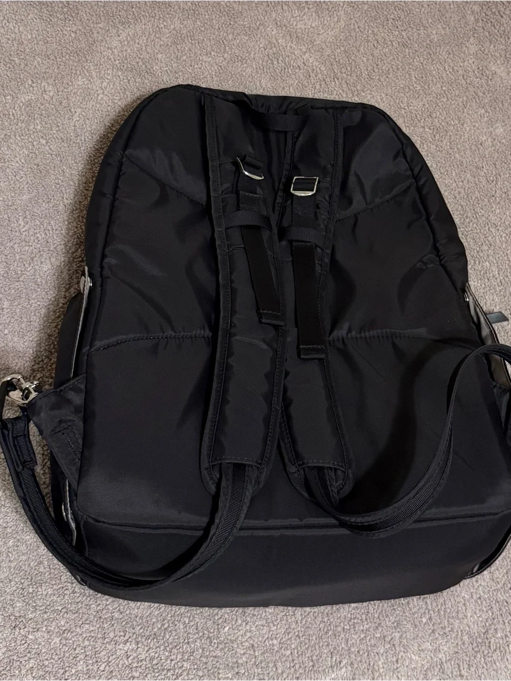 TravelSmith Black Men's Travel Backpack with Light Gray Interior